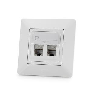 Z&aacute;suvkov&yacute; modul pre Legrand&reg; ValenaTM&nbsp;Life, Category 6A, 2xRJ45/s, osaden&yacute;, priamy vstup